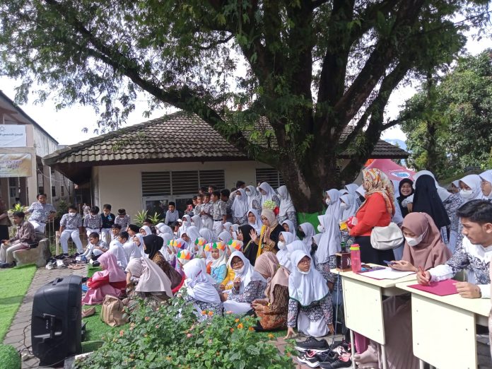 690b13b3-859d-4289-9264-c89ed9fbe4bd